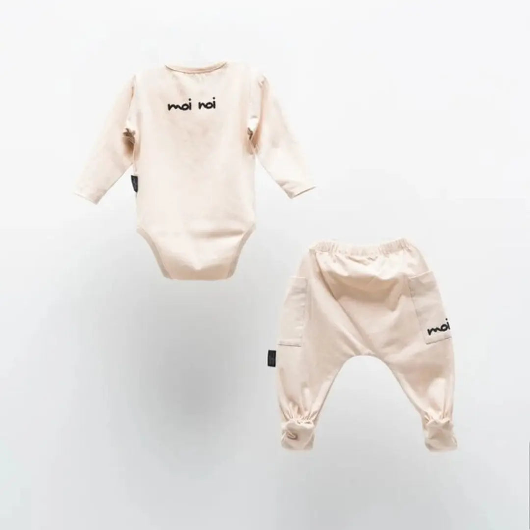 Set of 2-piece beige pantsuit