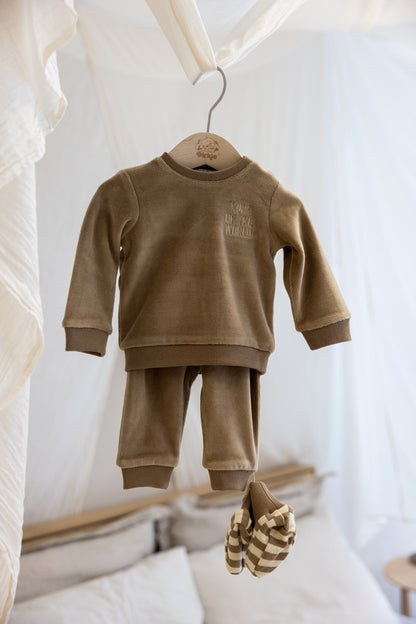 Hosenset - T-Shirt mit braunen Socken 3St U44557-31